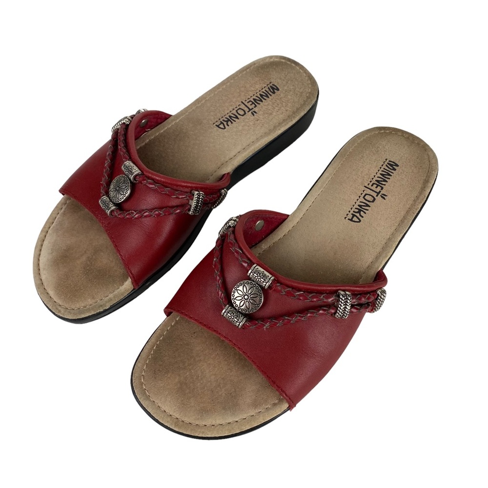 Minnetonka Sandals Slides Red Leather Women’s US Size 8 Silver Hardware